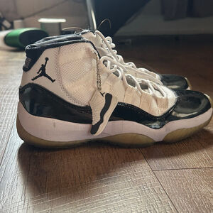 Men's Nike Air Jordan 11 Retro White Black Sneakers Size 7